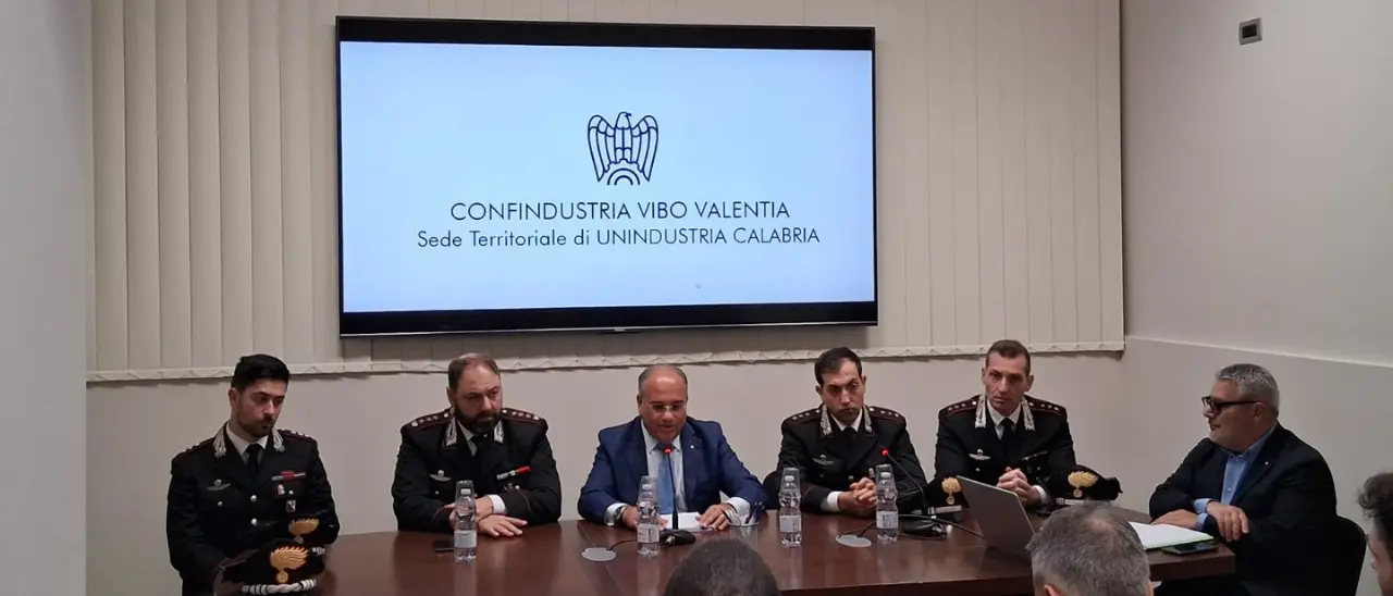 Carabinieri e imprenditori di Vibo uniti per la legalità, il comandante provinciale Parillo: «Fidatevi di noi»\n