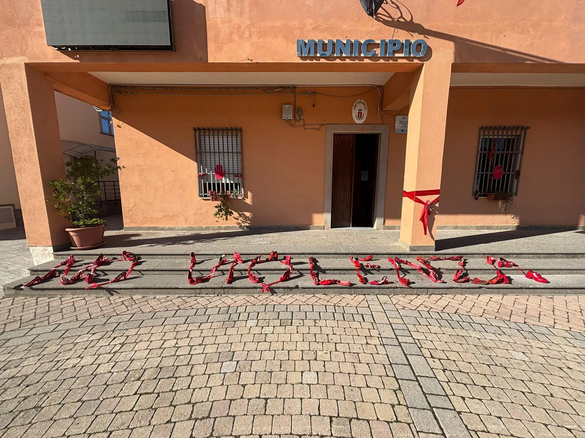 Motta Santa Lucia, in Piazza Castello iniziativa per la Giornata internazionale contro la violenza sulle donne\n