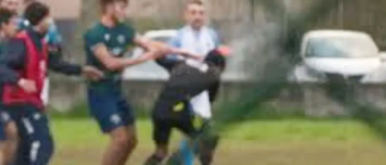 Daspo di 5 anni al giocatore del Francica che ha assalito l’arbitro: ricostruita tutta la sequenza dell’aggressione\n