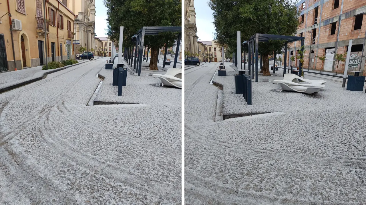 Piazza Santa Maria imbiancata dalla grandine (foto Nicolino La Gamba da Facebook)