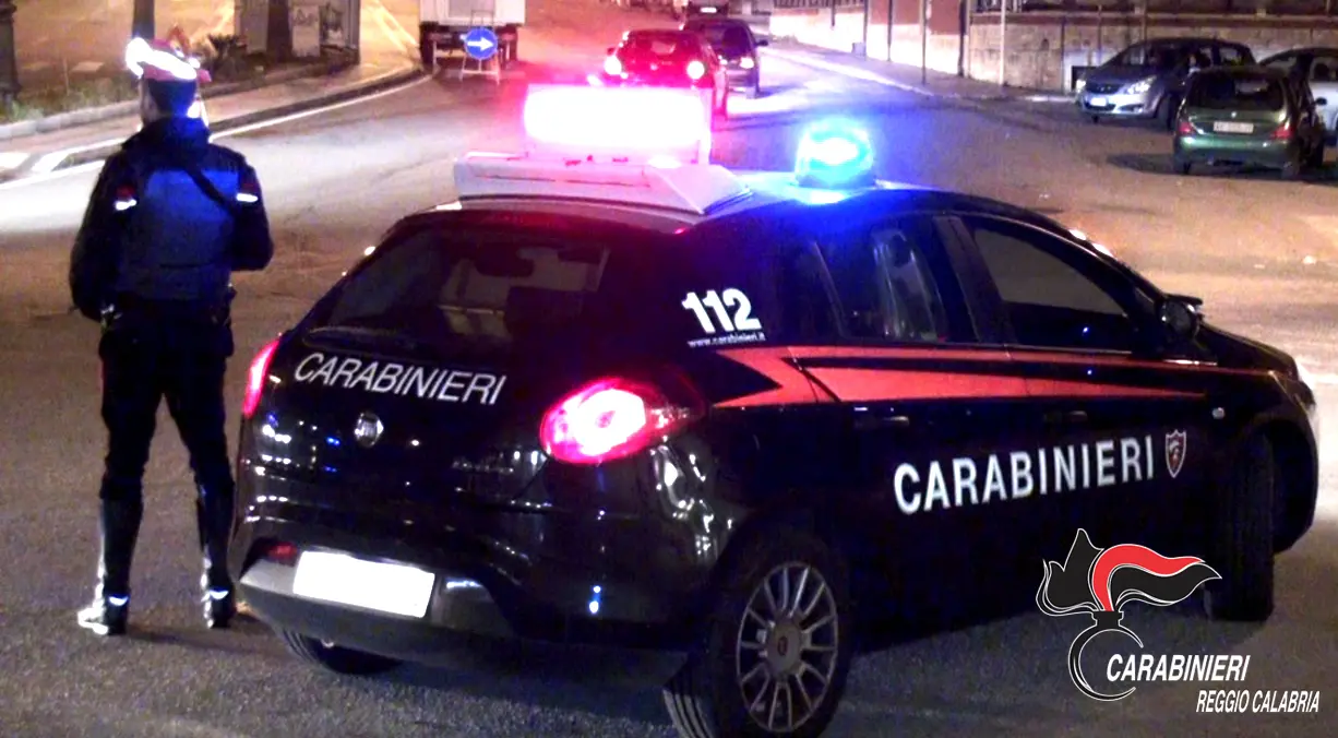 Villa San Giovanni, Truffa dei “falsi brillanti”:\u00A0Carabinieri bloccano un sospetto e recuperano il denaro