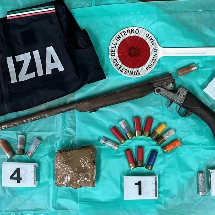 Ancora un sequestro d’armi nel Vibonese: a Serra arrestato un uomo che nascondeva un fucile tra la paglia\n
