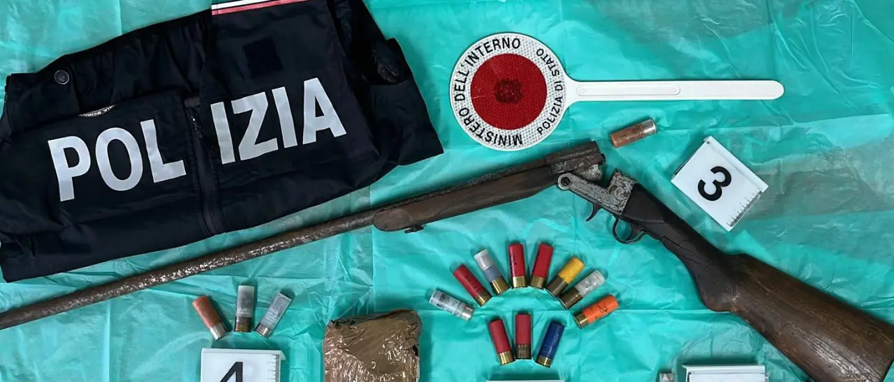 Ancora un sequestro d’armi nel Vibonese: a Serra arrestato un uomo che nascondeva un fucile tra la paglia\n