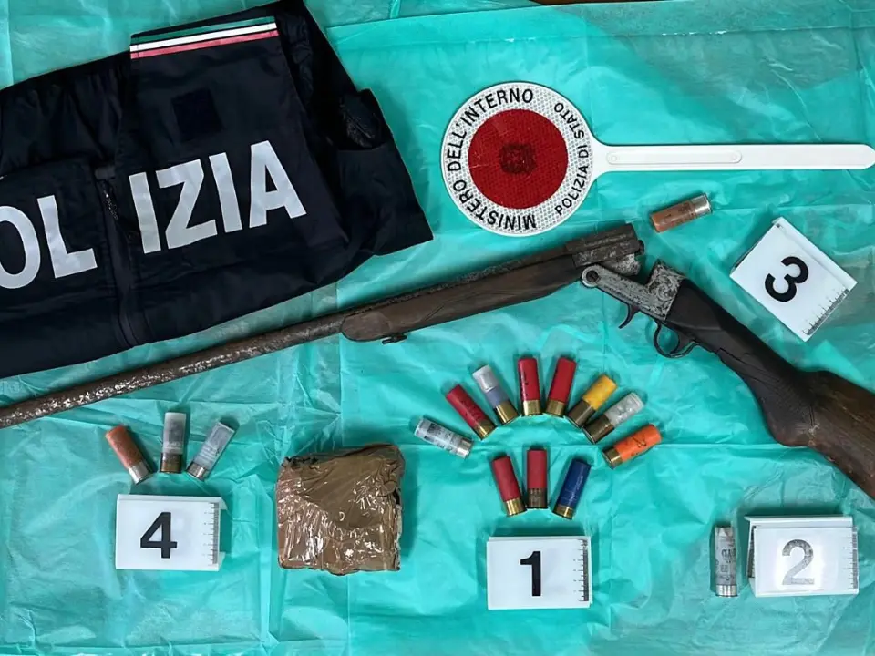Ancora un sequestro d’armi nel Vibonese: a Serra arrestato un uomo che nascondeva un fucile tra la paglia