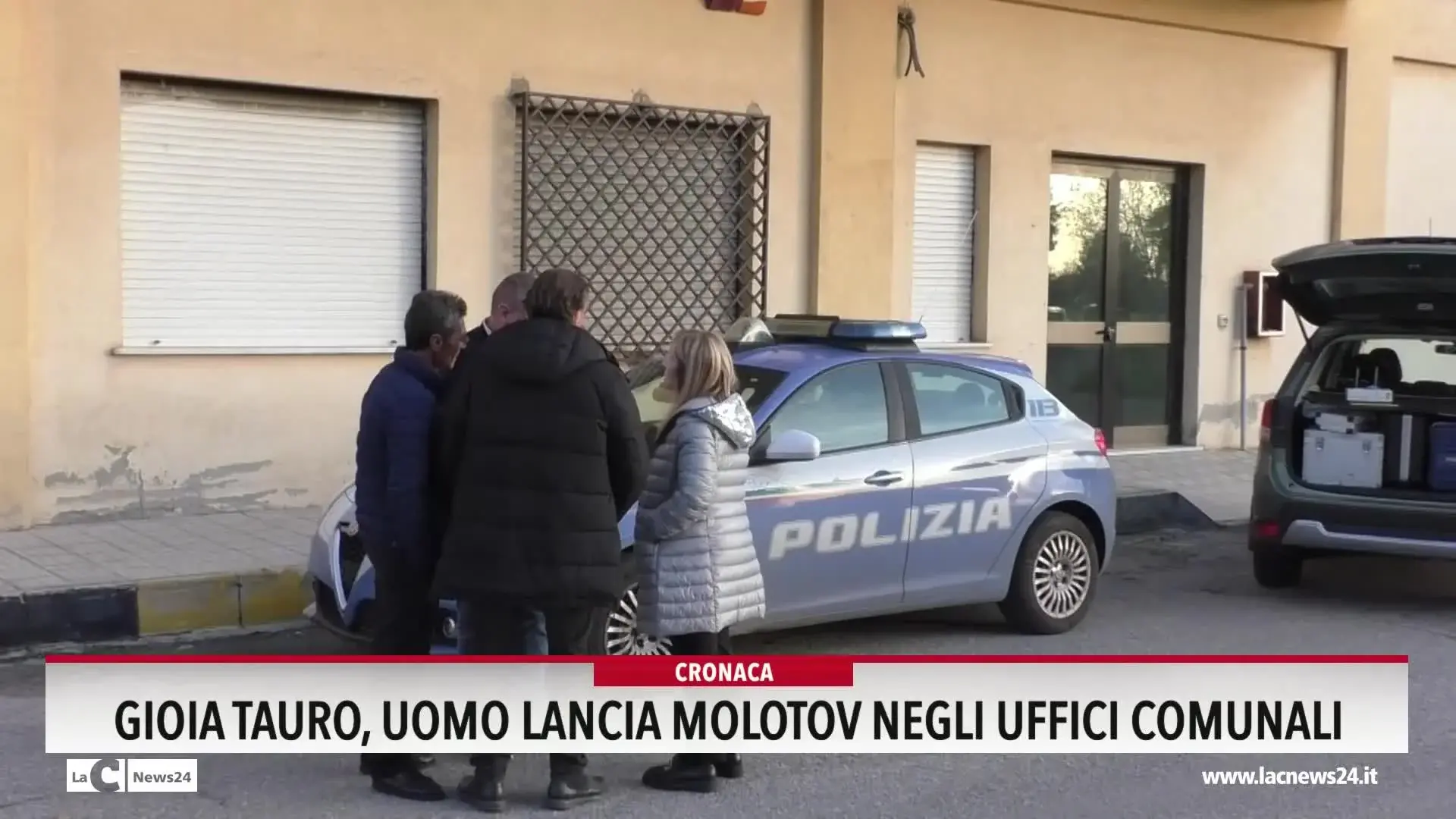 Gioia Tauro, uomo lancia molotov negli uffici comunali