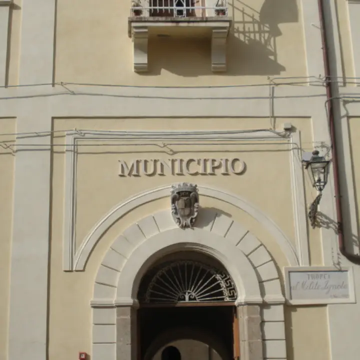 Tropea, l’architetto Gerace fuori dall’Ufficio tecnico: il Comune cerca un\u00A0nuovo responsabile\n