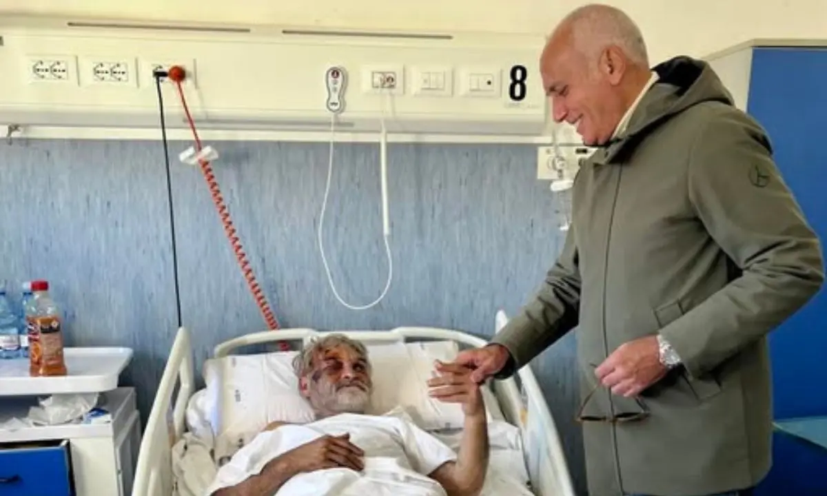 Cosenza,\u00A0Franz Caruso ha fatto visita a Cristian, il clochard aggredito in città\n