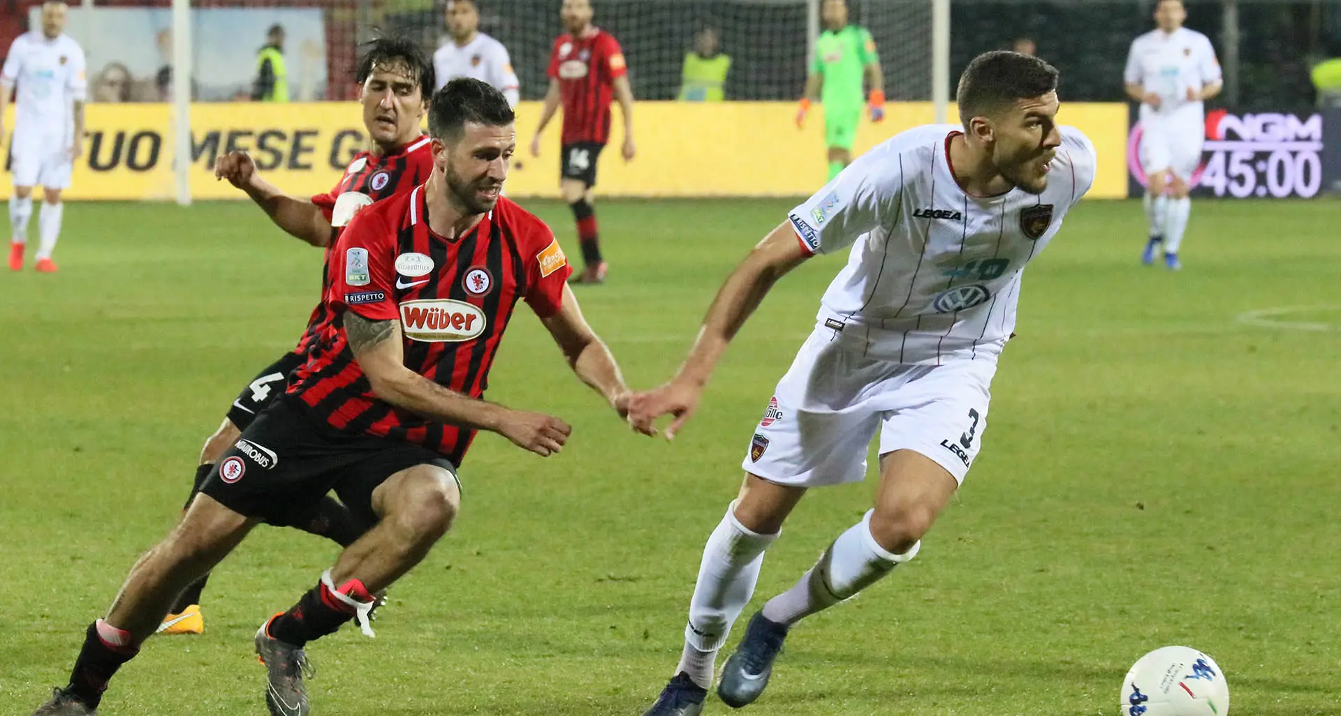 Cosenza a Foggia per restare in alto: lo “Zaccheria” però è quasi un tabù