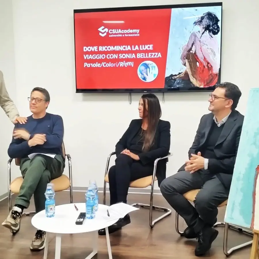 “Dove ricomincia la luce. Viaggio con Sonia Bellezza”: a San Giovanni in Fiore una mostra che parla di rinascita\n