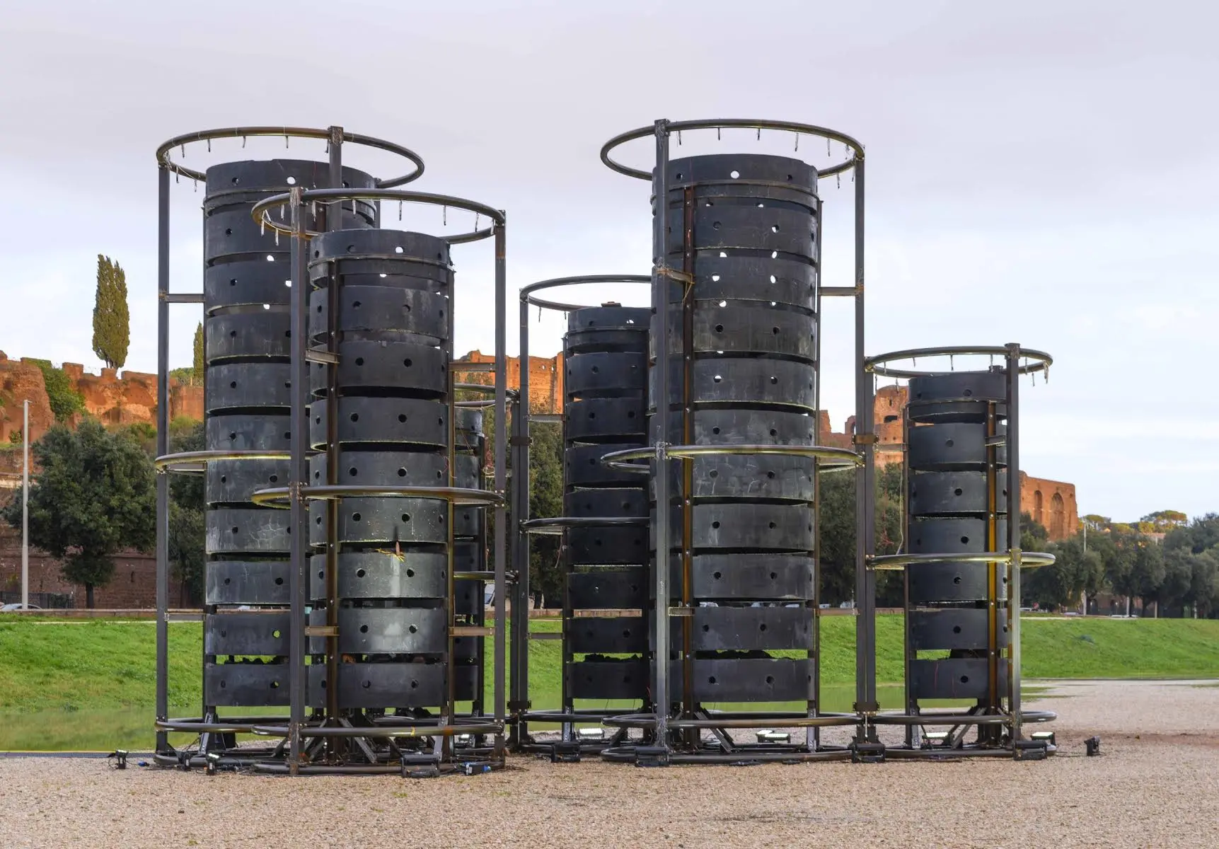 Alfredo Pirri a Reggio Calabria: arte, luce e spazio nel Mediterraneo\n