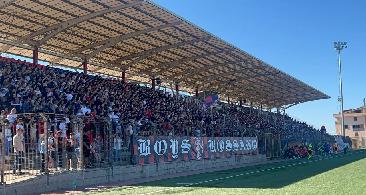 Rossanese–DB Rossoblù Luzzi a porte chiuse: decisione della Prefettura e dura replica del club