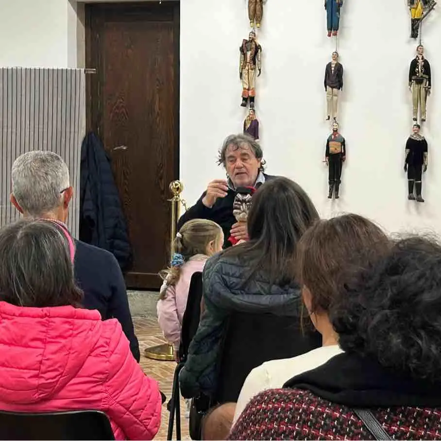 Mostra “Buratto, fili, bastoni”: il Castello Aragonese saluta la sua magia\n