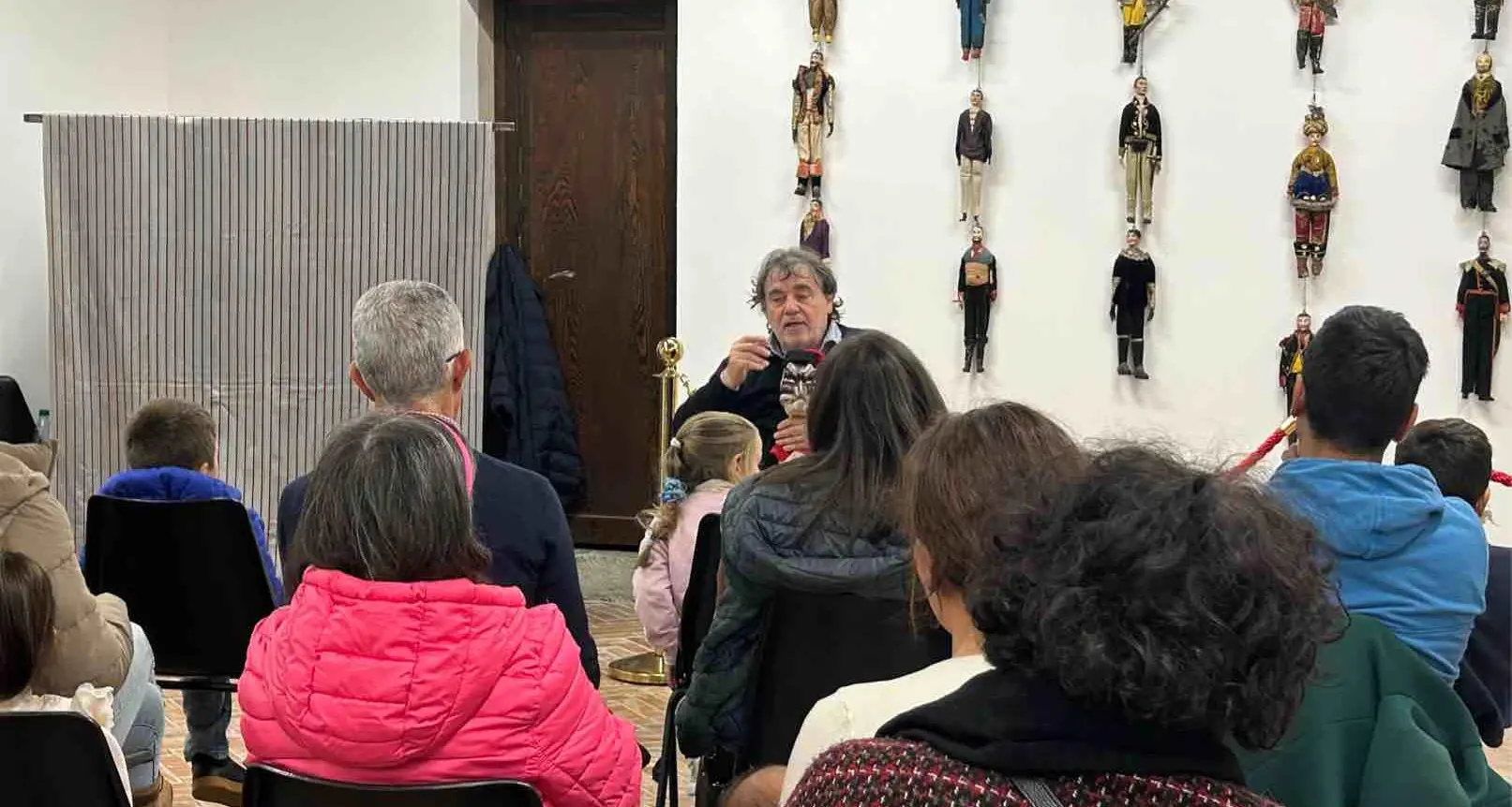 Mostra “Buratto, fili, bastoni”: il Castello Aragonese saluta la sua magia\n