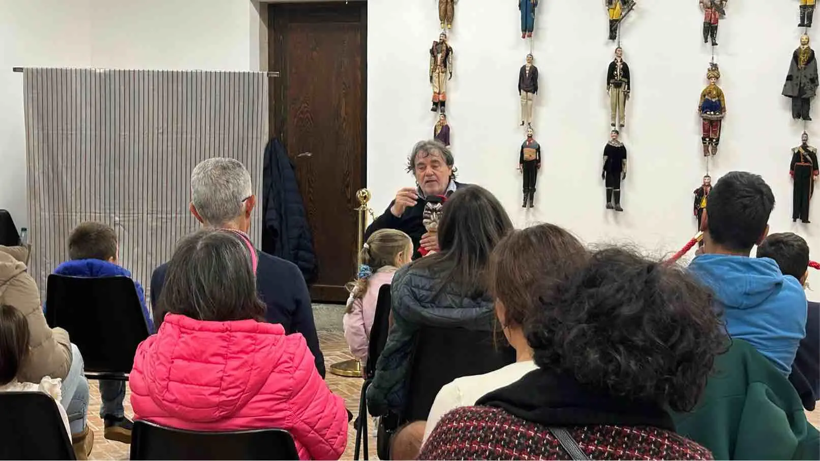 Mostra “Buratto, fili, bastoni”: il Castello Aragonese saluta la sua magia\n