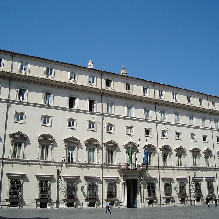 Manovra, stretta su banche e assicurazioni: Irap al 2,5% per chiudere i conti dello Stato\n