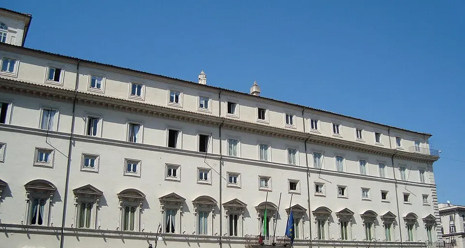 Manovra, stretta su banche e assicurazioni: Irap al 2,5% per chiudere i conti dello Stato\n