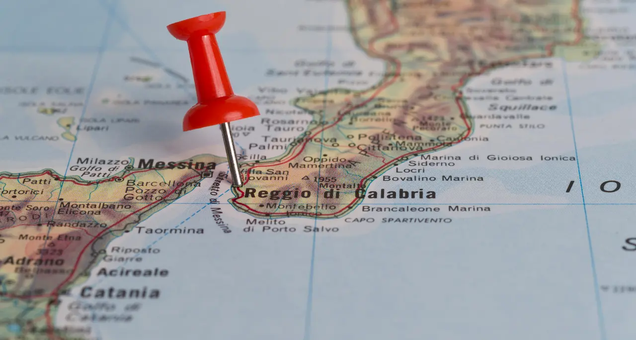 Calabria: la regione che potrebbe guidare il Mediterraneo, ma che non guida nemmeno se stessa\n