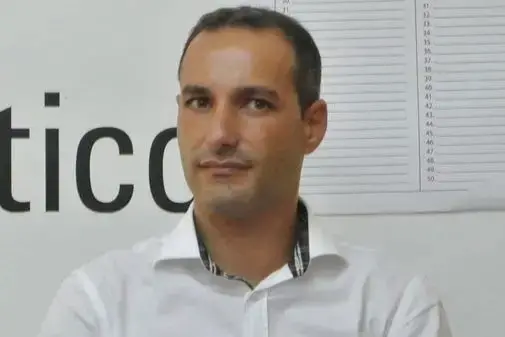 «Ho riabbracciato i miei bambini dopo un anno. Ho perso tutto, ma credo ancora nella giustizia»: parla l’ex sindaco di Strongoli dopo l’assoluzione\n