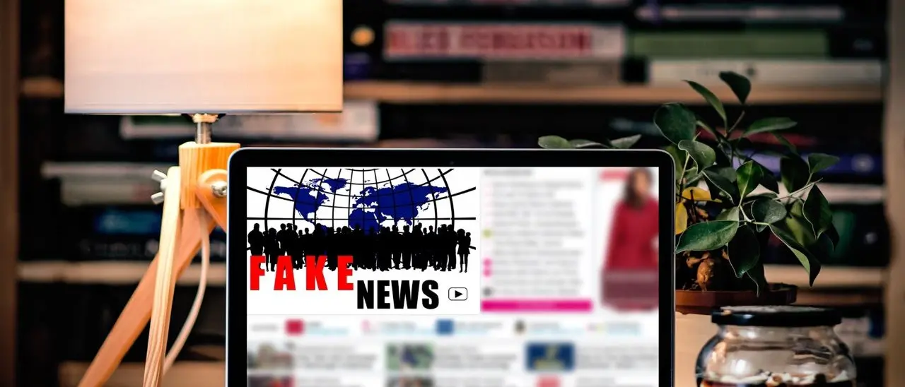 Italia tra cori da stadio e post-verità: la democrazia si sgretola\u00A0e la Calabria diventa laboratorio del potere\n