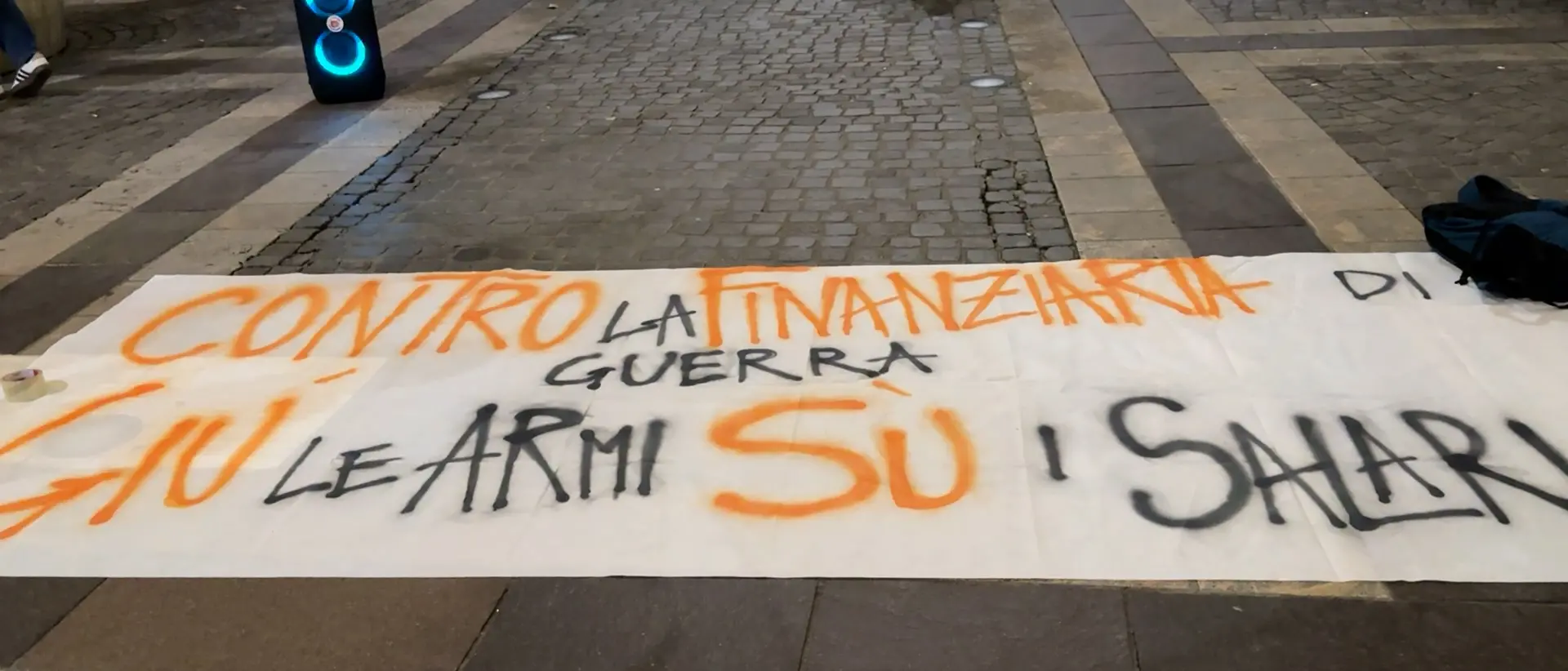 «Giù le armi, su i salari»: a Cosenza la manifestazione USB contro il Governo e per la Palestina