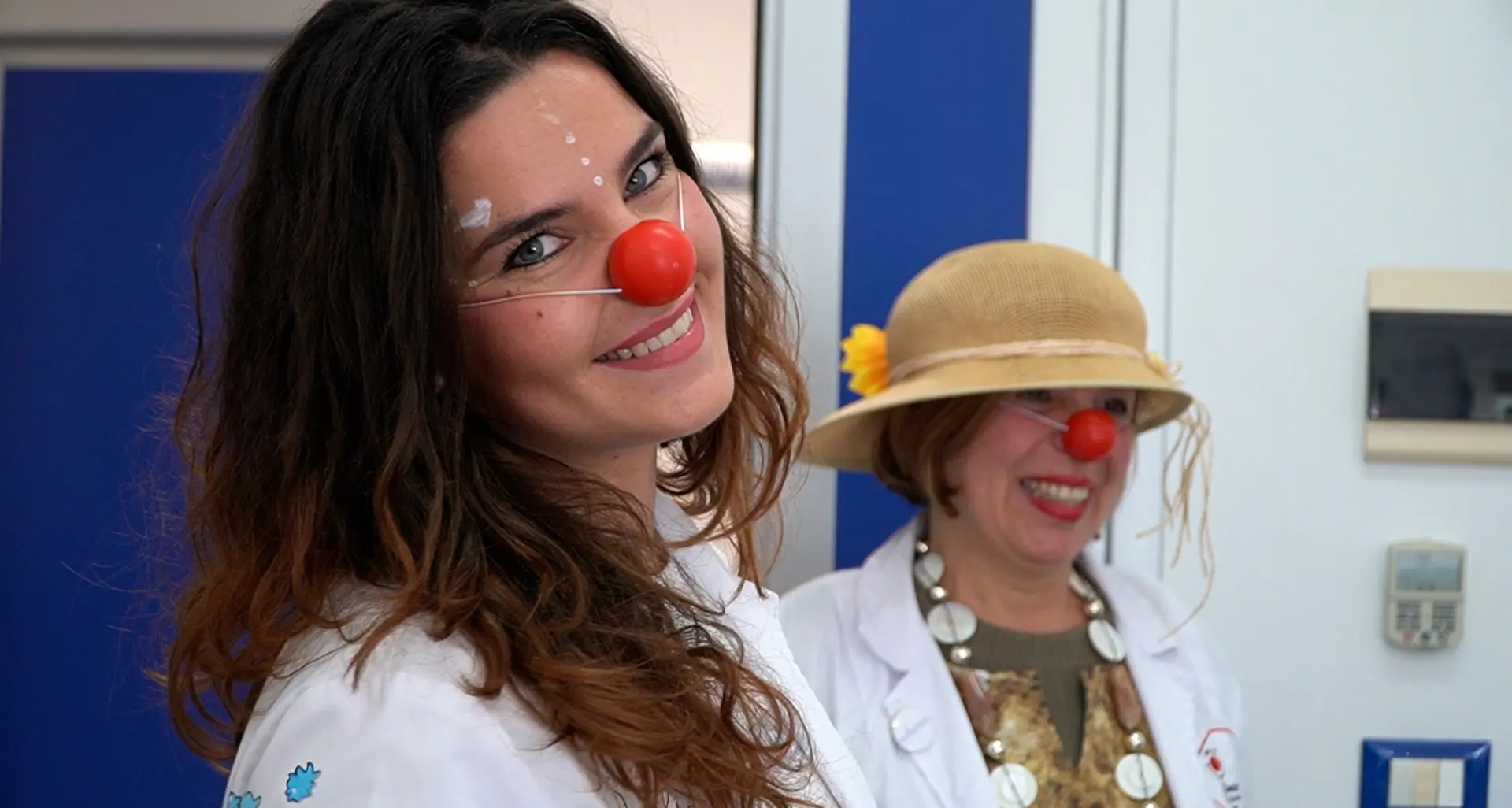 Un sorriso per ingannare il dolore: la clownterapia arriva nel reparto di Oncologia di Paola\n