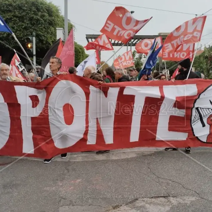 «Un Ponte insostenibile»: voci e dati contro l’opera sullo Stretto di Messina alla vigilia del corteo per il No\n