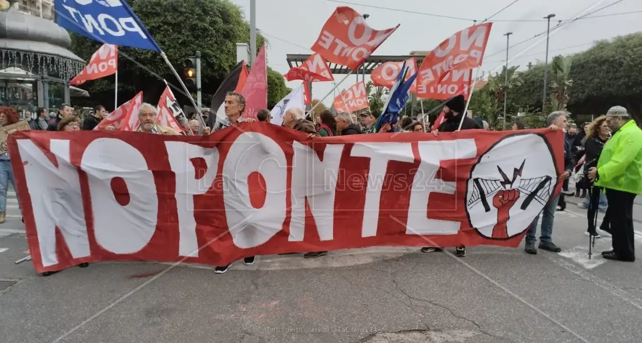 «Un Ponte insostenibile»: voci e dati contro l’opera sullo Stretto di Messina alla vigilia del corteo per il No\n