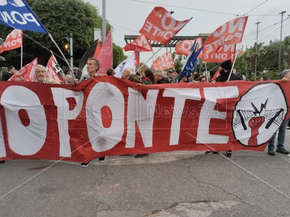 «Un Ponte insostenibile»: voci e dati contro l’opera sullo Stretto di Messina alla vigilia del corteo per il No