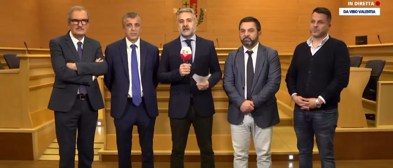 «La gente implora: “Non portatemi all’ospedale di Vibo”», confronto davanti alle telecamere di LaC sul desiderio di secessione\n