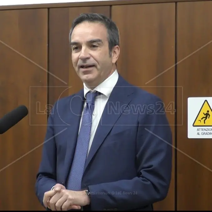 Assalto alla sede de La Stampa durante lo sciopero generale: irruzione di un centinaio di manifestanti e\u00A0minacce ai giornalisti\n