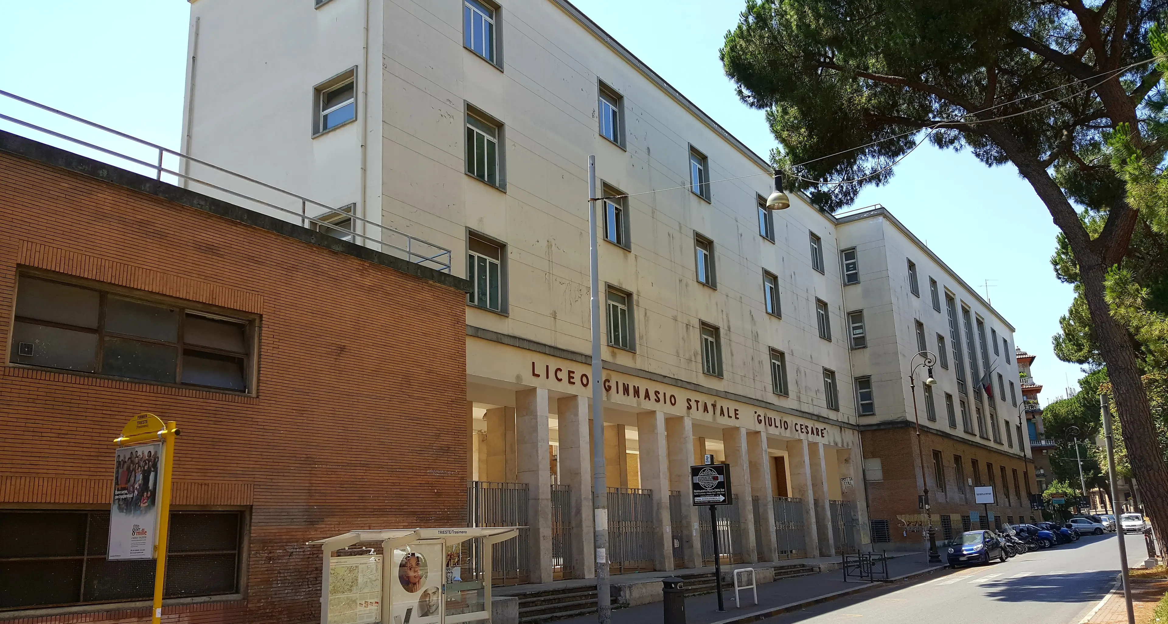 Choc a Roma, nei\u00A0bagni\u00A0del liceo classico Giulio Cesare compare una “lista di stupri”. Valditara: «Verificheremo»\n