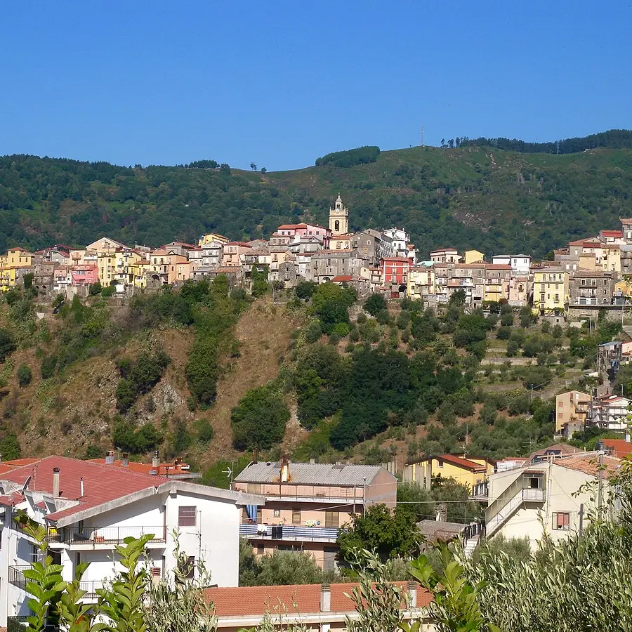 Gimigliano, il sindaco denuncia pressioni politico-amministrative: «Pronti a chiamare il Prefetto e interessare la Procura»