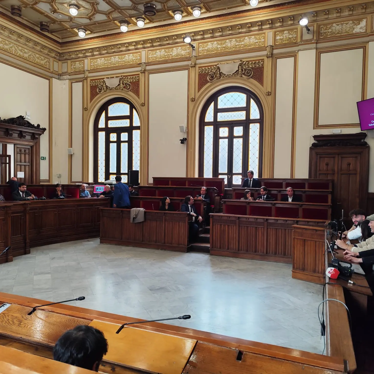 Dalle buone intenzioni al fallimento della mediazione: salta l’accordo tra Falcomatà e il Partito democratico, mentre le forze politiche si compattano sulle Circoscrizioni\n