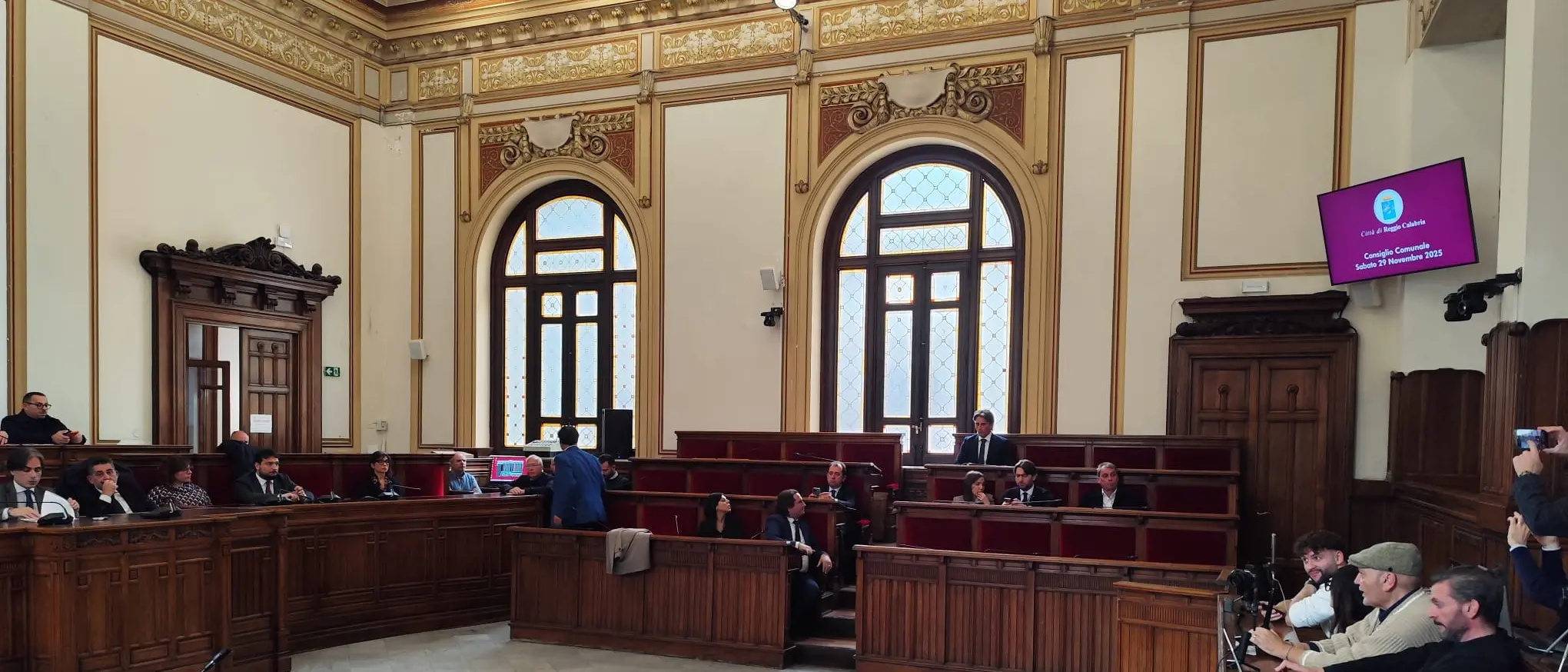 Dalle buone intenzioni al fallimento della mediazione: salta l’accordo tra Falcomatà e il Partito democratico, mentre le forze politiche si compattano sulle Circoscrizioni\n