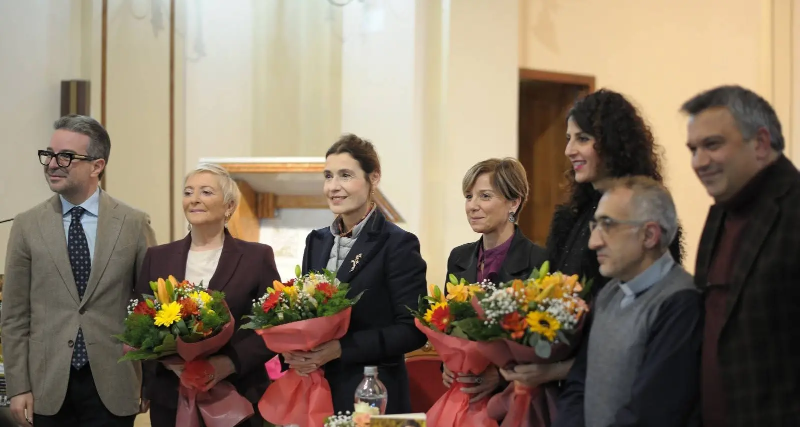 Una serata di parole, memoria e spiritualità: Claudia Koll emoziona San Vincenzo La Costa