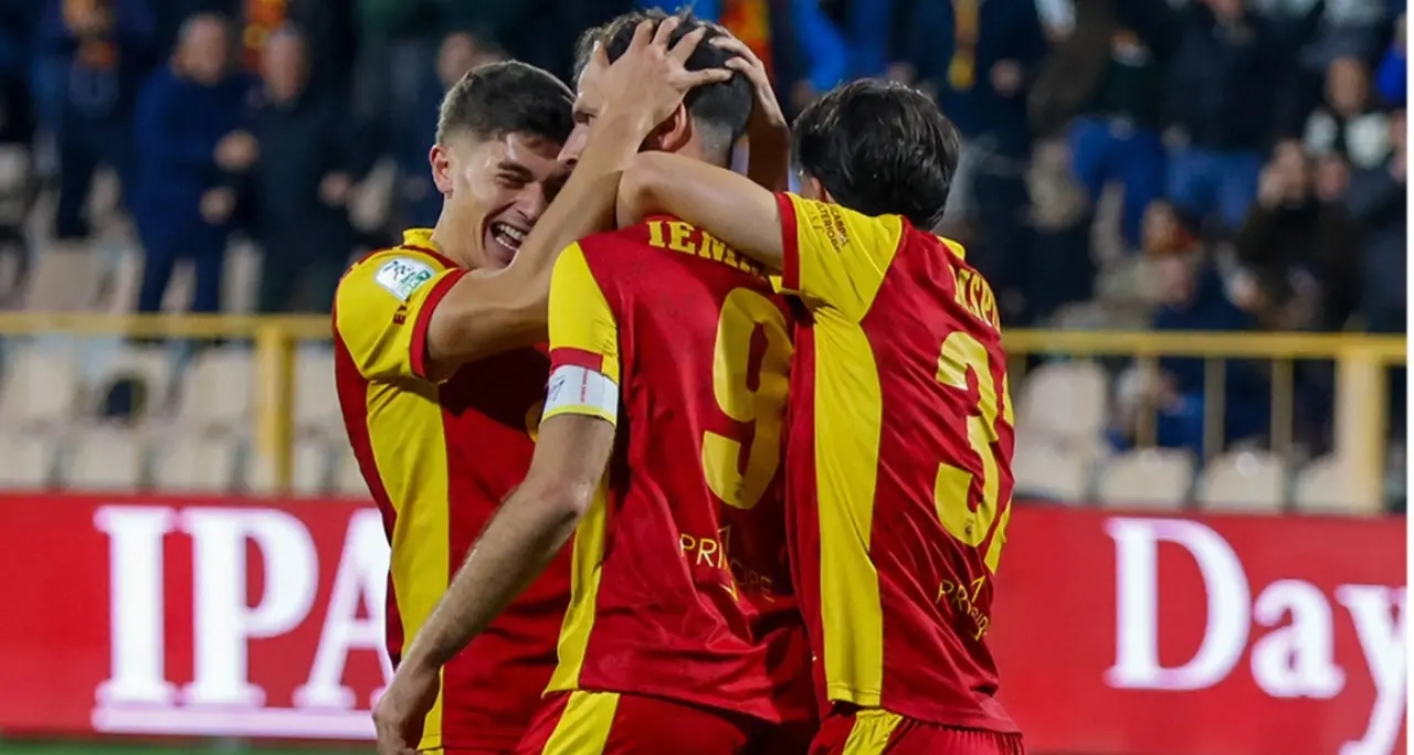 Il Catanzaro trionfa\u00A0contro\u00A0la Virtus Entella, dopo un primo tempo carico di emozioni e di gol ci pensa Iemmello: finale 3-2\n