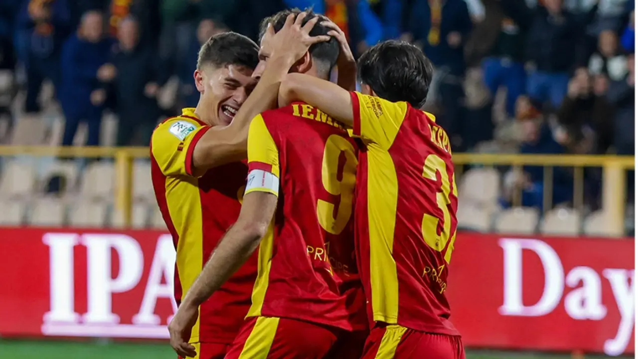 Il Catanzaro trionfa\u00A0contro\u00A0la Virtus Entella, dopo un primo tempo carico di emozioni e di gol ci pensa Iemmello: finale 3-2\n