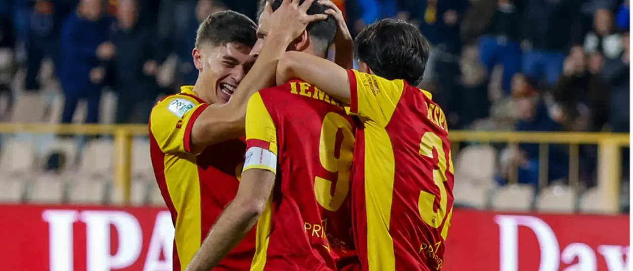 Il Catanzaro trionfa\u00A0contro\u00A0la Virtus Entella, dopo un primo tempo carico di emozioni e di gol ci pensa Iemmello: finale 3-2\n