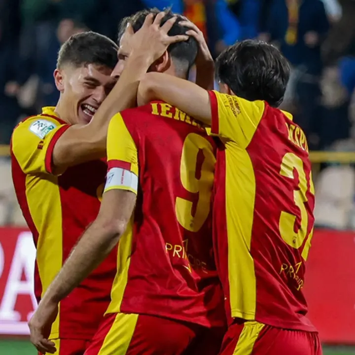 Il Catanzaro trionfa\u00A0contro\u00A0la Virtus Entella, dopo un primo tempo carico di emozioni e di gol ci pensa Iemmello: finale 3-2\n