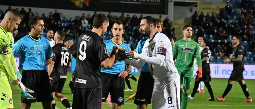 Basta capitan Gomez,\u00A0il Crotone torna a vincere allo Scida: finisce 1 a 0 contro il Giugliano\n