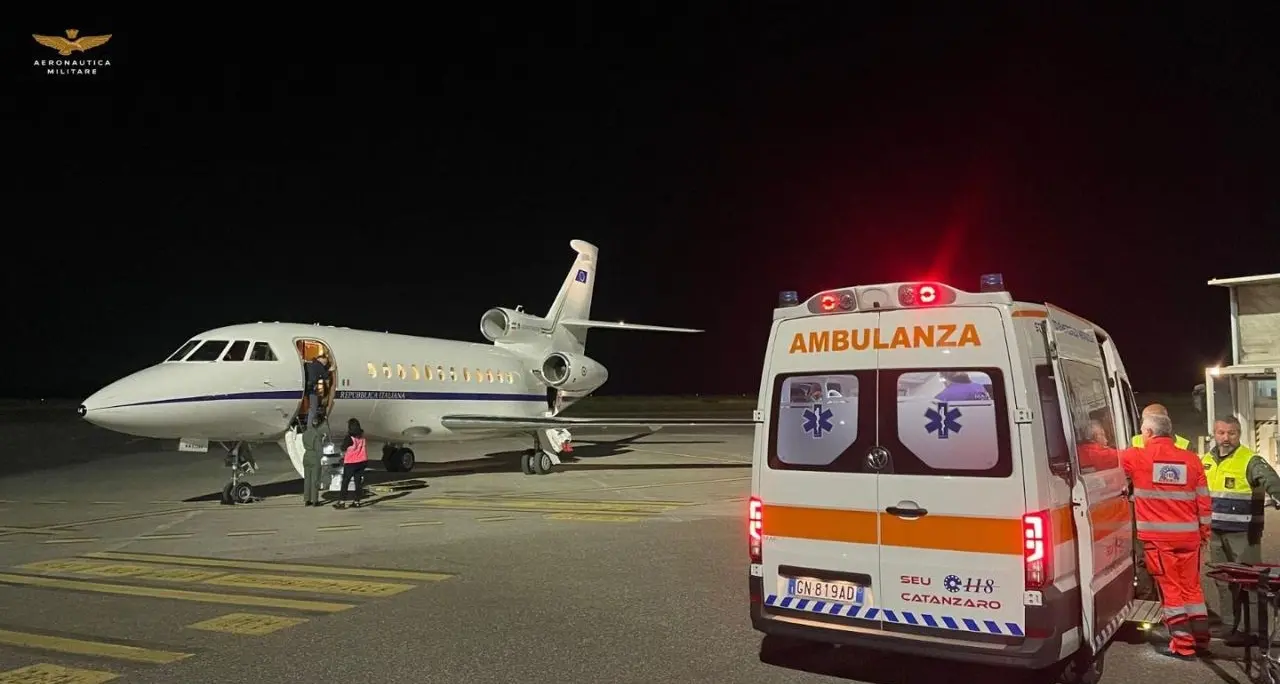 Volo salva vita da Lamezia a Napoli per una bimba di un giorno: trasporto d’urgenza in culla termica\u00A0\n