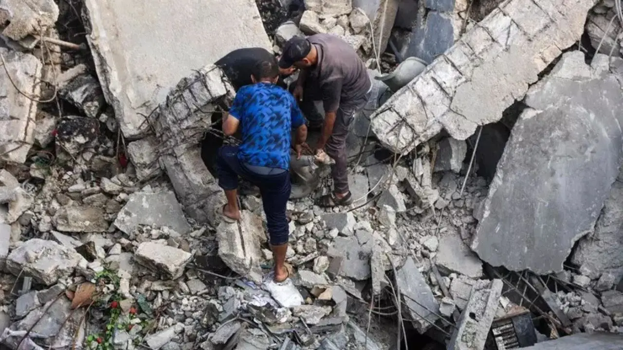 Medio Oriente, raid israeliani nel centro e nel sud della Striscia di Gaza\n