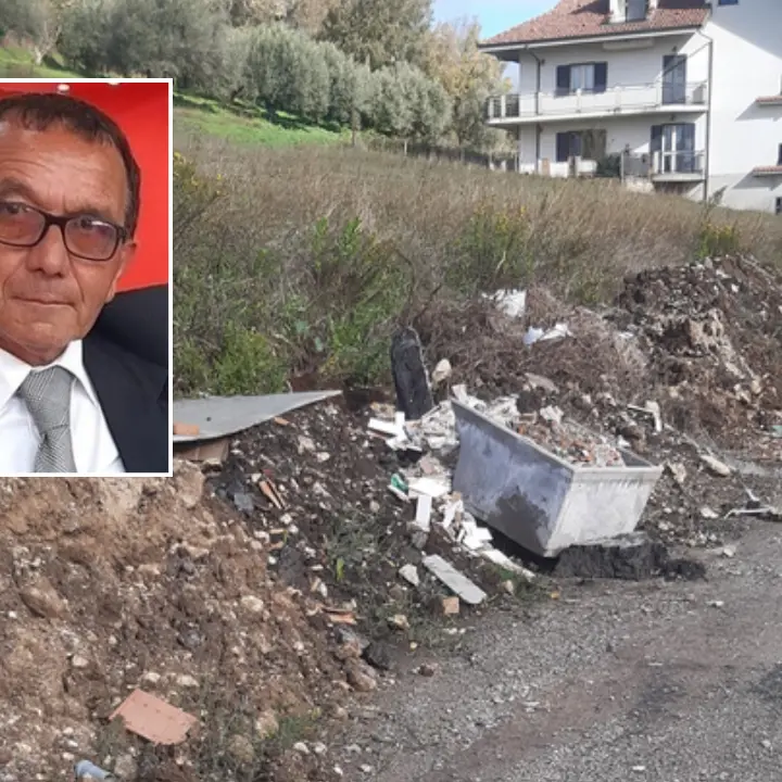 San Calogero, «viale Aldo Moro trasformato in discarica»: la denuncia del candidato a sindaco Michele\u00A0Maccarone\n
