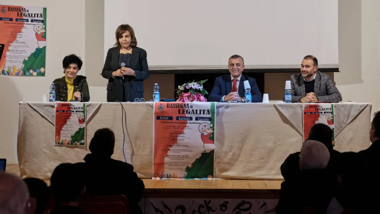 Zambrone, successo per la rassegna “Legge, lettura, lavoro”: giovani e Istituzioni insieme per la legalità\n