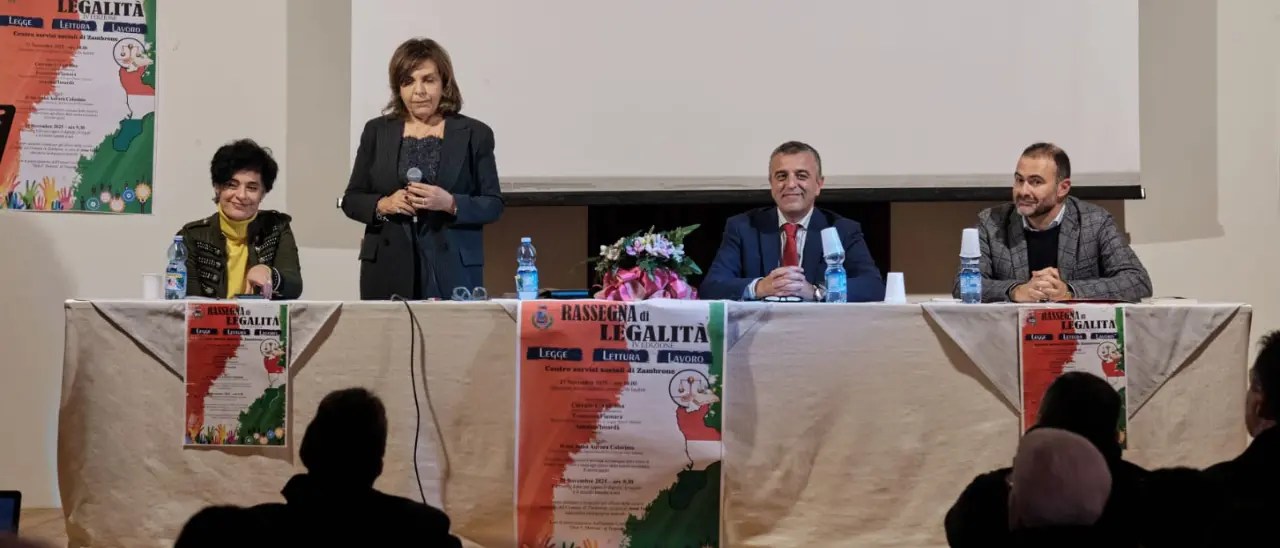 Zambrone, successo per la rassegna “Legge, lettura, lavoro”: giovani e Istituzioni insieme per la legalità\n
