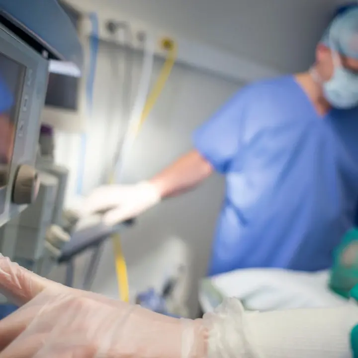 Cento euro all'ora per reclutare anestesisti per gli ospedali vibonesi, la delibera dell'Asp di Catanzaro