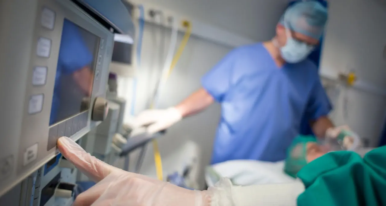 Cento euro all'ora per reclutare anestesisti per gli ospedali vibonesi, la delibera dell'Asp di Catanzaro