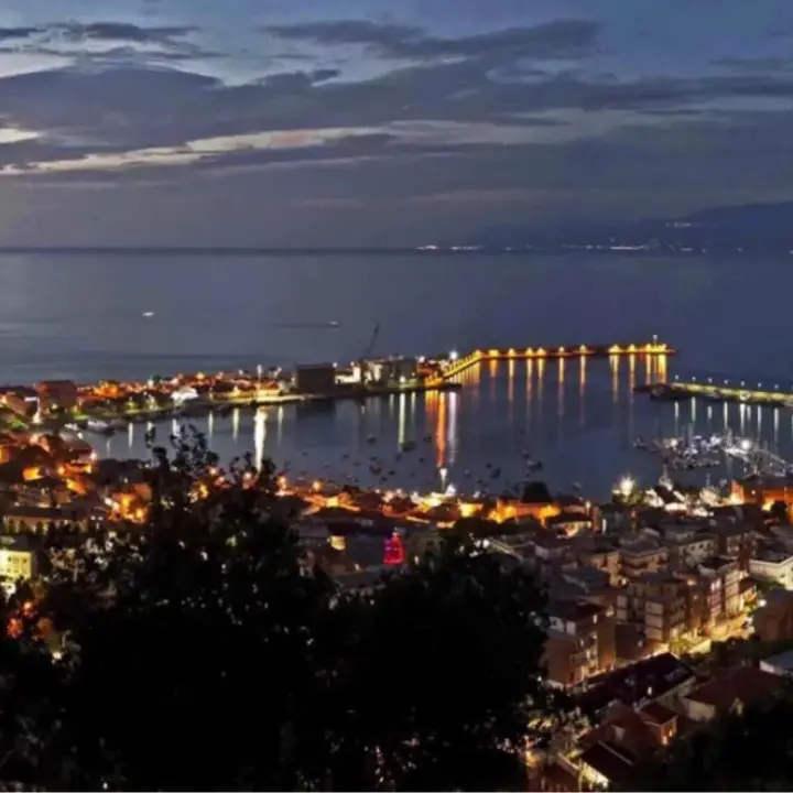 Il porto di Vibo Marina compie 160 anni: cerimonia con la Fanfara\u00A0e la benedizione del mare\n