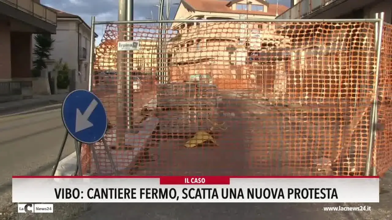 Vibo, cantiere fermo in via Alcide De Gasperi: scatta una nuova protesta