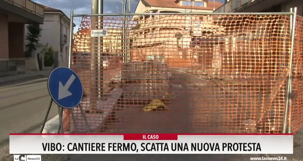 Vibo, cantiere fermo in via Alcide De Gasperi: scatta una nuova protesta